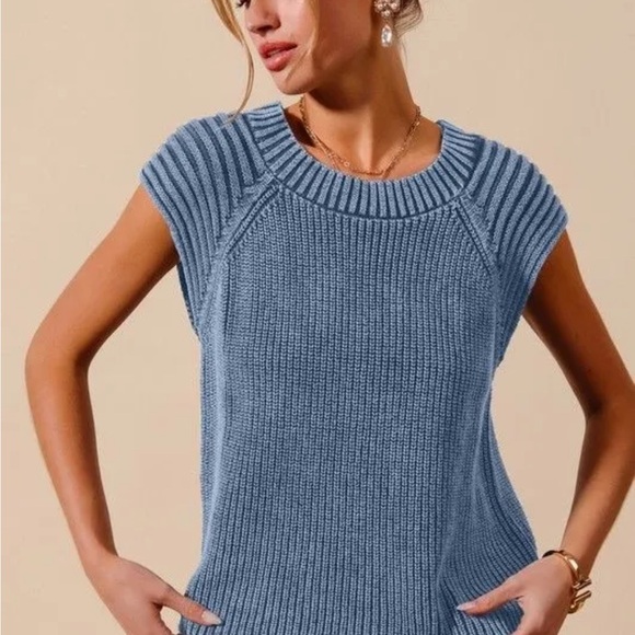 ☀️ NWOT Blue Sleeveless Sweater Shirt - Picture 1 of 6